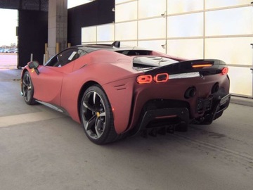 Ferrari 2022 Ferrari SF90 Stradale 2022 4.0 Benzyna 986KM, zdjęcie 2