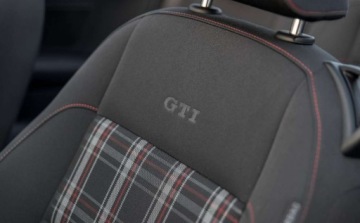 Volkswagen Golf VI Cabriolet 2.0 TSI GTI 210KM 2013 Volkswagen Golf Volkswagen Golf Cabrio GTI 2.0 Benzyna 210KM, zdjęcie 9