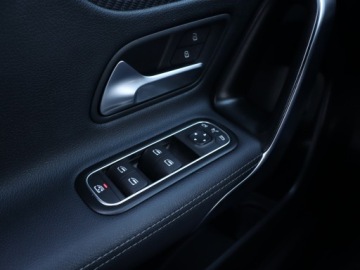 Mercedes Klasa A W177/V177 Sedan Facelifting 1.3 200 163KM 2023 Mercedes A A 200, Salon Polska, Serwis ASO, zdjęcie 16