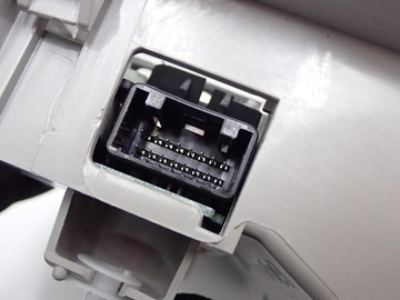 LAMPA INTERIÉR KABINY SKŘÍŇKA 81260-0F085 TOYOTA VERSO 13R