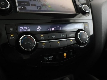 Nissan Qashqai II Crossover 1.6 DIG-T 163KM 2015 Nissan Qashqai panorama 163KM navi kamera360, zdjęcie 25