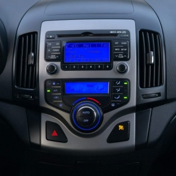 Hyundai i30 I Hatchback 1.4 109KM 2010 Hyundai i30 1.4 Blue Classic, zdjęcie 29