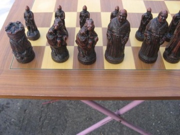 Большие деревянные наборы турнирных шахмат с подставкой 55 x 55 см для знатока.