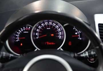 Kia Venga Mikrovan 1.6 DOHC CVVT 125KM 2014 Kia Venga 1.6 benzyna 125 KM 0 Kamera_Panorama-Grzane fotele 1.6 Benzyna, zdjęcie 21