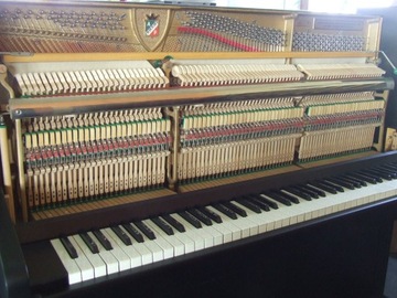 Пианино Petrof mod 124, чёрное (полуматовое), 1981 г.