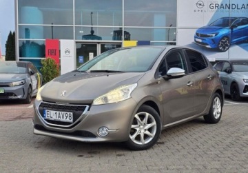 Peugeot 208 I Hatchback 3d 1.2 VTI 82KM 2014 Peugeot 208 1,2 82KM - Active - salon PL, bezwypadkowy 1.2 Benzyna 82KM, zdjęcie 2