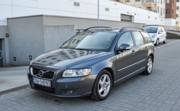 Volvo V50 1.6 DRIVe 109KM 2010 Volvo V50 Lift 2010 r. Bezwypadkowy Skory 1.6 Diesel 109KM