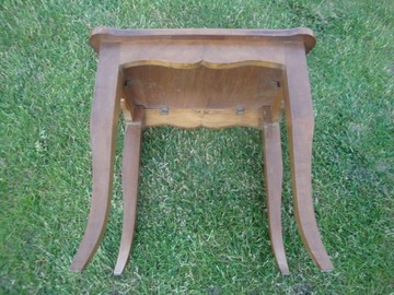 МАЛЕНЬКИЙ СТОЛ