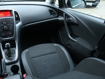 Opel Astra J Sedan 1.4 Turbo ECOTEC 140KM 2018 Opel Astra 1.4 T, Salon Polska, GAZ, Klima, zdjęcie 7