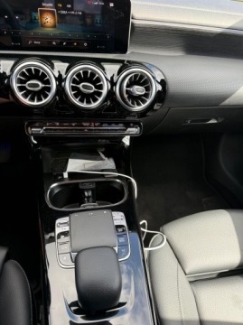 Mercedes CLA C118/X118 2019 Mercedes CLA 250 4matic 2.0 Benzyna 221KM 2019r, zdjęcie 22