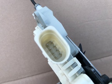 AUDI A4 A6 A7 Q7 ZÁMEK DVEŘE PRAVÝ ZADNÍ 4G0839016E