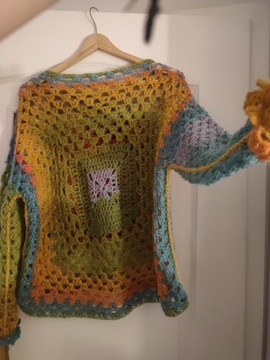 Kolorowy sweter na szydełku handmade boho rękodzieło kwiatki