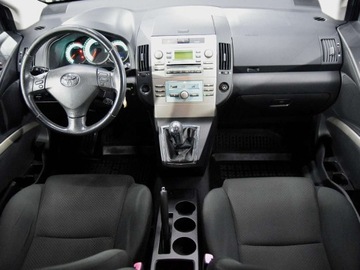 Toyota Corolla Verso E120 1.8 VVT-i 130KM 2007 Toyota Corolla Verso 1.8 benzyna 7 miejsc Klimatronic 1.8 Benzyna 129KM, zdjęcie 4