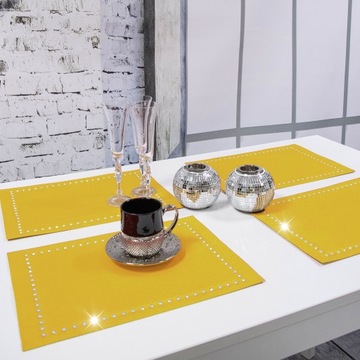 Подушечка декоративная GLAMOUR 30х42 стразы черный серебро