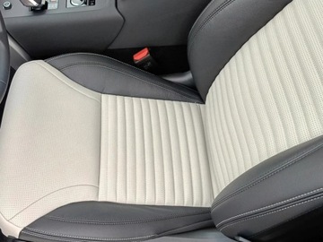 Land Rover Discovery V Terenowy Facelifting 3.0D I6 249KM 2024 LAND ROVER Discovery V D250 S Suv 3.0 (249KM) 2024, zdjęcie 6