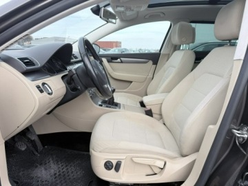 Volkswagen Passat B7 Variant 2.0 TDI CR DPF BlueMotion 140KM 2012 Volkswagen Passat 2.0TDI 140KM 2012r tempomat,, zdjęcie 24