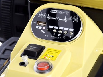 Трактор с аккумуляторным питанием и прицепом загорается PA0234