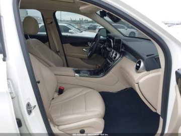 Mercedes GLC C254/X254 2022 Mercedes-Benz GLC 300 2022 2.0l 2.0 Benzyna 255KM, zdjęcie 10