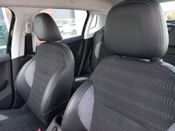 Peugeot 2008 I SUV Facelifting 1.2 PureTech 110KM 2018 Peugeot 2008 Automat Klimatronik Nawigacja 1.2 Benzyna 110KM, zdjęcie 11