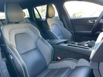 Volvo V60 II  Kombi Facelifting 2.0 B4 B 197KM 2024 Volvo V60 B4 B Plus Dark, DEMO!, zdjęcie 16