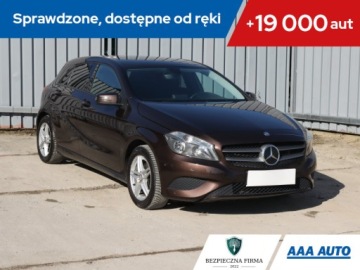 Mercedes Klasa A W176 Hatchback 5d Facelifting 180 122KM 2015 Mercedes A A 180, Serwis ASO, Klima, Klimatronic