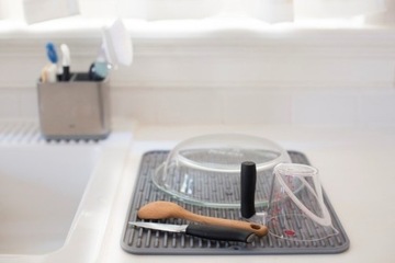 OXO Коврик под раковину 32х41см. Good Grips серый силикон