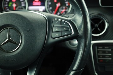 Mercedes GLA I Off-Roader Facelifting 1.6 180 122KM 2019 Mercedes GLA GLA 180, Salon Polska, Automat, zdjęcie 17