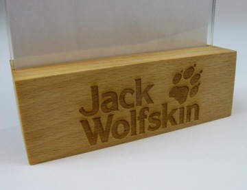 Stojak z plexi A6 na ulotkę z grawerem podstawa drewno z logo 10szt