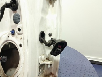 AUDI A3 8P 5D DVEŘE PŘEDNÍ LEVÉ LY9C