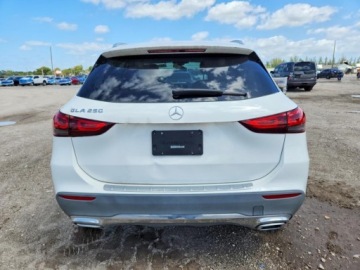Mercedes GLA II 2021 Mercedes-Benz GLA 2021 MERCEDES-BENZ GLA 250 2.0 Benzyna 250KM, zdjęcie 3