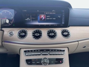 Mercedes Klasa E W213 Coupe Facelifting 2.0 E220d 194KM 2020 Mercedes-Benz Klasa E E 220 d 4MATIC Coupe AMG Panorama Burmester Wide, zdjęcie 18