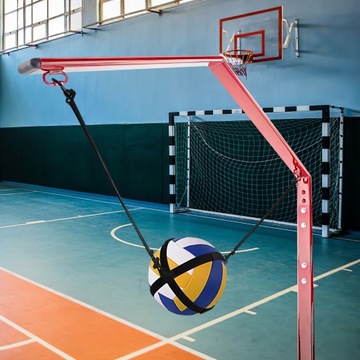 Тренер по волейболу Спайк дал девочкам-подросткам порцию