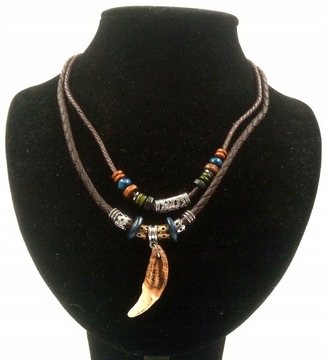 Винтажное ожерелье-амулет из кости клыка с подвеской