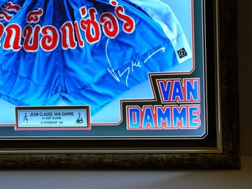 Жан-Клод Ван Дамм Автограф на шортах из фильма Кикбоксер 1989 ХИТ