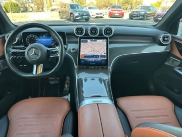 Mercedes GLC C254/X254 Coupe 2.0 200 204KM 2024 Mercedes-Benz GLC 200 AMG Night Pakiet PremiumDigital LightKamera 360Burme, zdjęcie 10