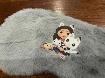 РАССЛАБЛЯЮЩАЯ ГЛАЗНЫЕ ПУЗЫРЬКИ СПАЛЬНАЯ МАСКА GABBY'S DOLLHOUSE CAT HOUSE GABI