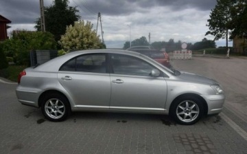 Toyota Avensis II Sedan 2.0 D-4D 116KM 2005 Toyota Avensis 2.0D Sprawna klima 260TYS Km Stan Bardzo Dobry 2.0 Diesel, zdjęcie 2