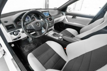 Mercedes Klasa C W204 Limuzyna AMG 63 AMG 457KM 2009 Mercedes C 63 AMG Stan Idealny. Bezwypadkowy. ASO., zdjęcie 18