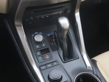 Lexus NX I SUV 300h 197KM 2017 Lexus NX 300h, Salon Polska, Serwis ASO, 4X4, zdjęcie 15