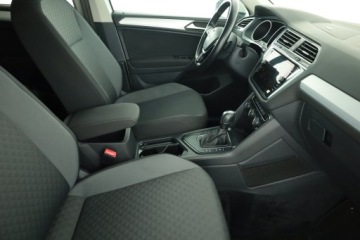 Volkswagen Tiguan Allspace SUV 1.5 TSI EVO 150KM 2021 VW Tiguan Allspace 1.5 TSI, Salon Polska, zdjęcie 6