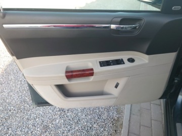 Chrysler 300C I Touring 5.7 i V8 16V 340KM 2006 Chrysler 300C Zadbany egzemplarz doinwestowany 5.7 Benzyna 340KM, zdjęcie 10