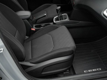 Kia Ceed III Kombi Facelifting 1.5 T-GDI 160KM 2022 Kia Cee'd GD990WN#1.5 T-GDI M 2 stref klima K.cof, zdjęcie 28