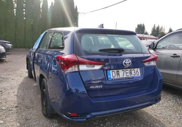 Toyota Auris II Touring Sports Facelifting 1.6 Valvematic 132KM 2018 Toyota Auris 2018r, 1.6 Benzyna. Uszkodzony prawy przod i bok. Jezdzi 1.6, zdjęcie 3