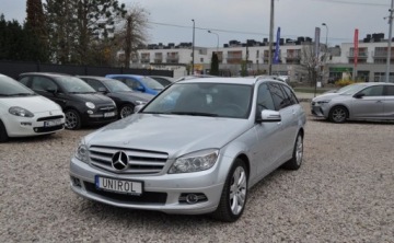 Mercedes Klasa C W204 Kombi T204 1.8 180 CGI BlueEFFICIENCY 156KM 2010 Mercedes-Benz Klasa C 180 CGI Avangarde Automat Benzyna 1.8 Benzyna 156KM, zdjęcie 1