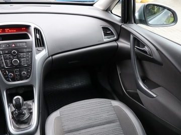 Opel Astra J Sedan 1.6 Twinport ECOTEC 115KM 2014 Opel Astra 1.6 16V, Salon Polska, Serwis ASO, zdjęcie 7