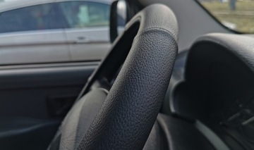 Mercedes Klasa A B C pokrowiec nakładka na kierownice CZARNA Gładka