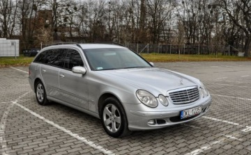 Mercedes Klasa E W211 Kombi S211 3.5 4Matic 272KM 2005 Mercedes-Benz Klasa E 3,5 (272KM) 4-Matic 3.5 Benzyna 272KM, zdjęcie 5