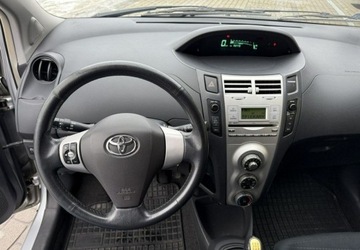 Toyota Yaris II Hatchback 5d 1.3 i VVT-i 86KM 2006 Toyota Yaris 1,3 87KM Klimatyzacka Kola latozima 1.3 Benzyna 87KM, zdjęcie 14