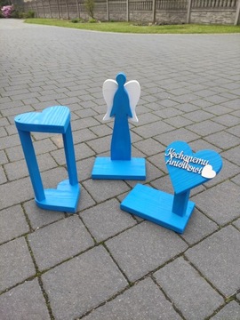 ДЕРЕВЯННОЕ СЕРДЦЕ, НАДПИСЬ, ДЕТСКАЯ МОГИЛА, головной убор отца, украшение надгробия