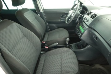 Skoda Fabia II Hatchback Facelifting 1.2 HTP 70KM 2012 Skoda Fabia 1.2 12V, Klima, zdjęcie 6